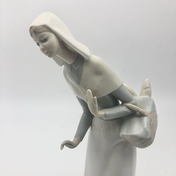 Lladro Figurine 10.5" TALL SHEPHERDESS WITH PUPPY DOG & BREAD BASKET #1034 Mint - Picture 10 of 13